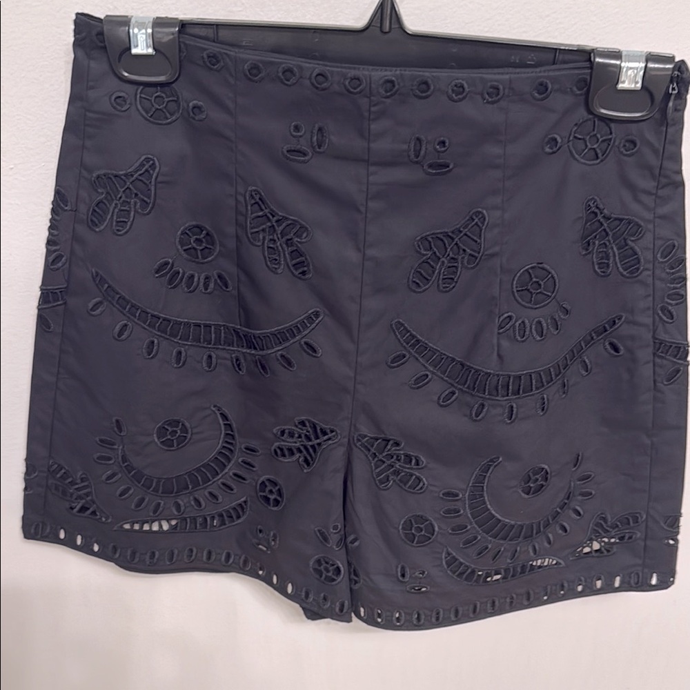 Zara- black embroidery crochet woven shorts w side zip, size small NWOT 🖤✔️